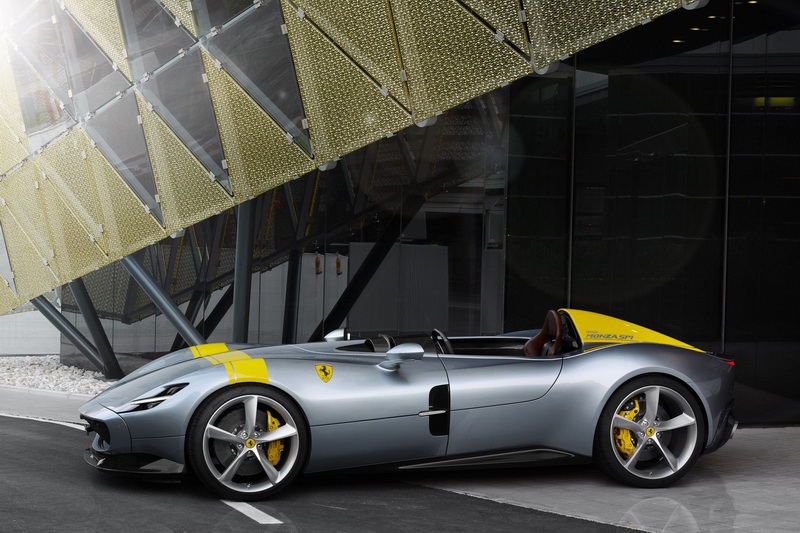 Ferrari Monza SP1 и SP2 дебютируют с самым мощным для бренда V12