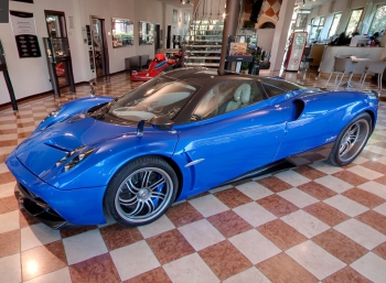 Google Street View залез внутрь Pagani