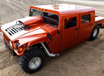 Психически неуравновешенный Hummer с 3000 л. с.