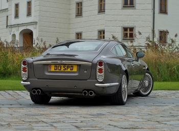 Jaguar XKR, который стоит как 8 Jaguar XKR