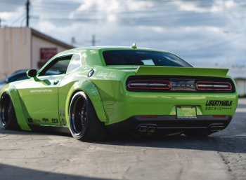 Challenger Scat Pack получил бодикит от Liberty Walk