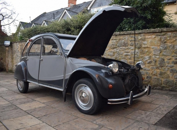 Ускоренный процесс разборки и сборки Citroen 2CV согревает душу