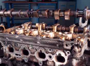 Покадровая съемка разборки мотора Mazda: порно для механиков
