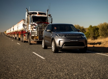 Land Rover Discovery взял на буксир 110-тонный грузовик