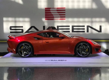 Saleen S1 снимает с 4 цилиндров 450 л. с.