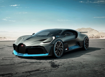 Новый Bugatti Divo создан для поворотов, в то время как Chiron создан для прямых