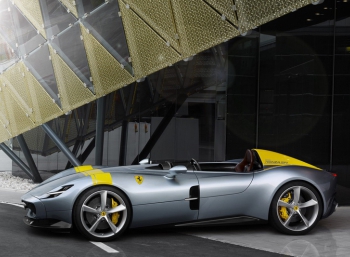 Ferrari Monza SP1 и SP2 дебютируют с самым мощным для бренда V12